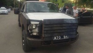 Депутат Парасюк объяснил, почему блокирует оккупированный Крым на бронированном джипе: "В 100 метрах стоят "зеленые человечки" с автоматами и танками". ФОТО (обновлено)
