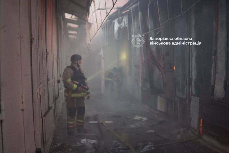 Russia struck Zaporizhzhia: the bodies of two women were recovered from the rubble