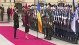 "Слава Україні!" - президентка Молдови Майя Санду українською мовою привітала бійців почесної варти під час церемонії зустрічі в Києві. ВIДЕО