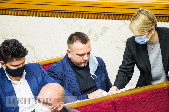 Некарантинні вітання слуг народу, обговорення фейкових довідок про щеплення і збір Медяником майже 150 тис. грн, - день роботи ВР 2 грудня 16