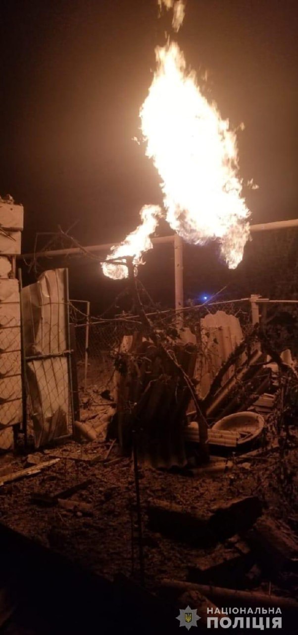 Внаслідок обстрілів Дніпропетровщини військами РФ пошкоджено будинки, газопровід та автівки, - Нацполіція 03