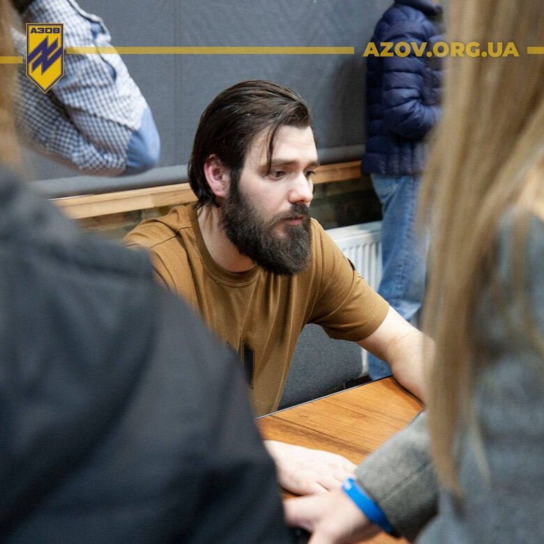 Освобожденные защитники Азовстали встретились с родными пленных бойцов 06