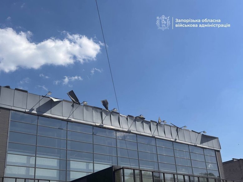 Росія атакувала Запоріжжя: пошкоджено багатоповерхівку та фітнес-центр, є постраждалі