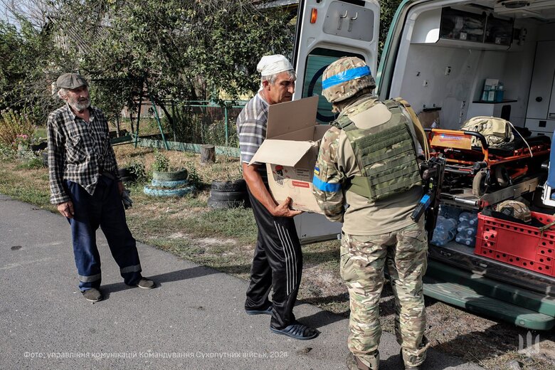 ЗСУ на Курщині видають гуманітарну допомогу
