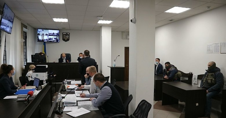 Чауса доставили на перше судове засідання в ВАКС у бронежилеті, в залі охорона 03