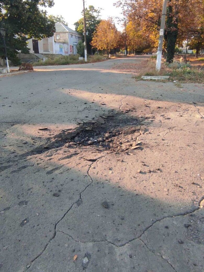 Рашисти обстріляли Нововоронцовку на Херсонщині, пошкоджено магазин, аптеку та будинки 02