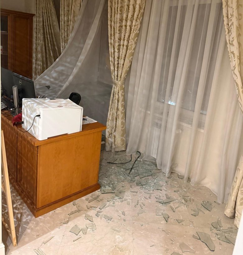 Удар РФ по Києву пошкодив будівлю посольства Катару