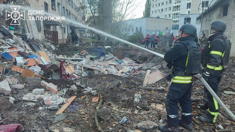 Ballistic and cruise missiles destroyed a high-rise building in Zaporizhzhia.