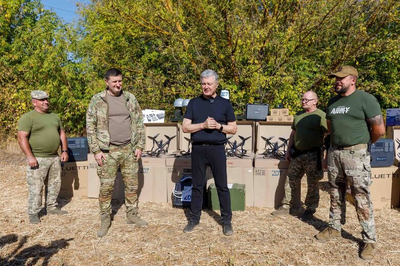 Порошенко передав бригадам на Сумщині партію техніки