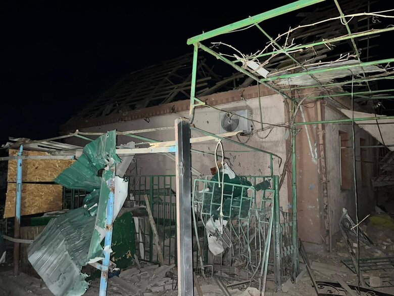 1 людина загинула і 3 - зазнали поранень унаслідок нічного обстрілу Нікопольщини, - ОВА 04