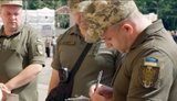 Для працівників ТЦК пропонують запровадити окрему форму одягу, щоб не плутати їх з військовими ЗСУ