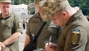 Для працівників ТЦК пропонують запровадити окрему форму одягу, щоб не плутати їх з військовими ЗСУ