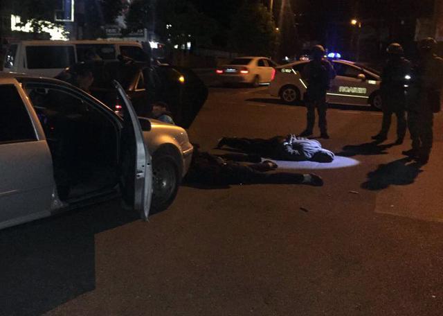 Групу озброєних осіб затримали в центрі Кропивницького, - Нацполіція 01