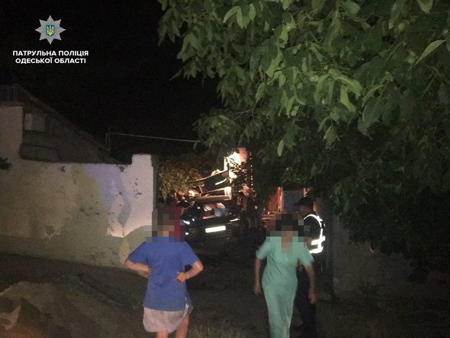 Водитель не справился с управлением, съехал с дороги и врезался в забор: погиб пятилетний ребенок, - полиция Одесчины 04 Водитель не справился с управлением, съехал с дороги и врезался в забор: погиб пятилетний ребенок, - полиция Одесчины 04