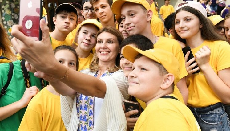 Дружина президента Олена Зеленська відвідала "Артек" під Києвом. ФОТОрепортаж
