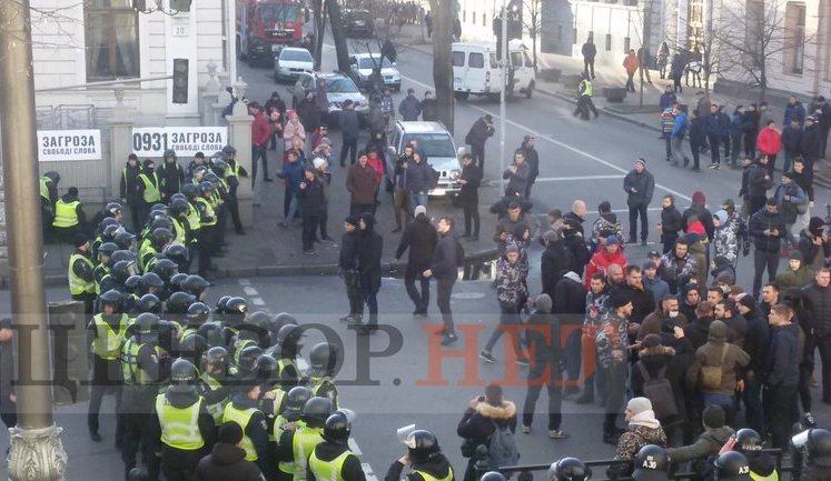 Protest against land sale: affected police officers hospitalized. VIDEO&PHOTOS