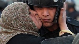 Кровь и слезы Египта: борьба объединила христиан и мусульман, страна на военном положении. Горячий ФОТОрепортаж