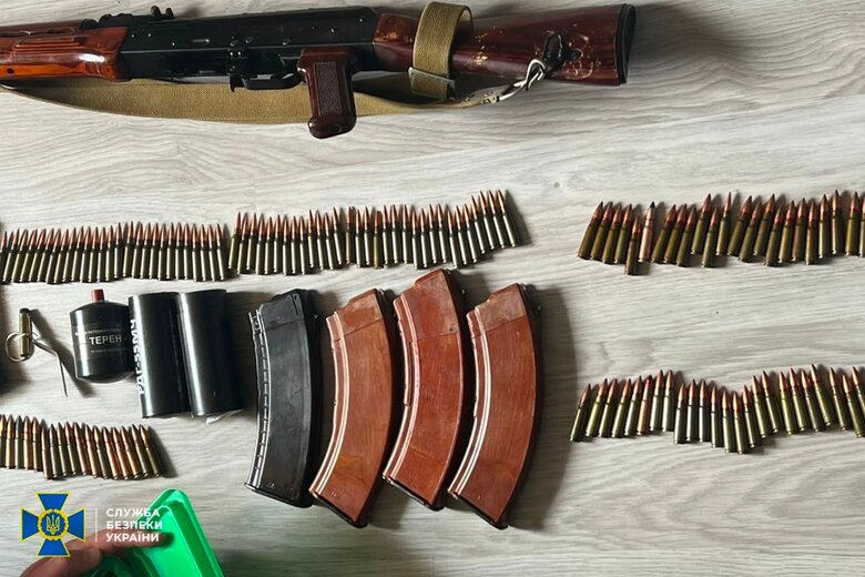 Затримано агента РФ, який у квартирі ховав зброю для вчинення терактів на Запоріжжі, - СБУ 03