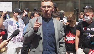 Суд обязал открыть дело за еще одно нападение на Стерненко