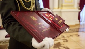 Зеленський присвоїв Героя України дев’ятьом захисникам