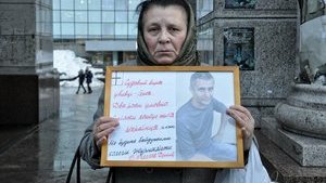 Мама погибшего во время Евромайдана журналиста Вячеслава Веремия: "Адвокат спросила, не желаю ли я получить денежную компенсацию от Крысина и других палачей моего сына. Я ответила: "Не хочу их кровавых денег"