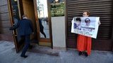 Одиночные пикеты в поддержку Сенцова прошли возле администрации президента РФ в Москве. ФОТО