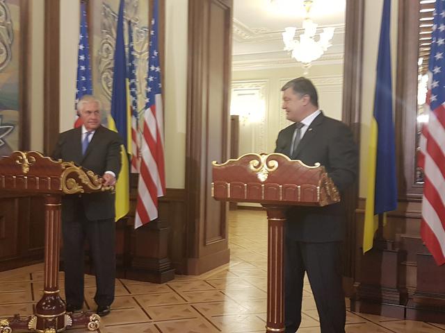Мы пока не почувствовали перемен в поведении России, - Порошенко - Тиллерсону 01