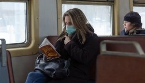 National Police officers to control number of passengers in public transport. ВИДЕО