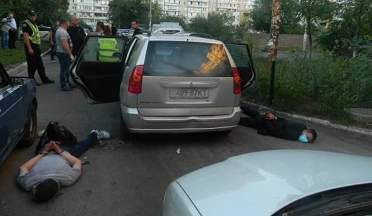 Правоохоронці затримали групу квартирних злодіїв на столичній Оболоні, - Нацполіція. ФОТОрепортаж