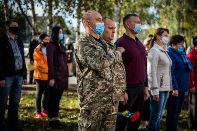 Меморіальну дошку загиблій у зоні ООС старшому солдату ЗСУ Ярославі Никоненко відкрили в Миргороді 03 Меморіальну дошку загиблій у зоні ООС старшому солдату ЗСУ Ярославі Никоненко відкрили в Миргороді 03