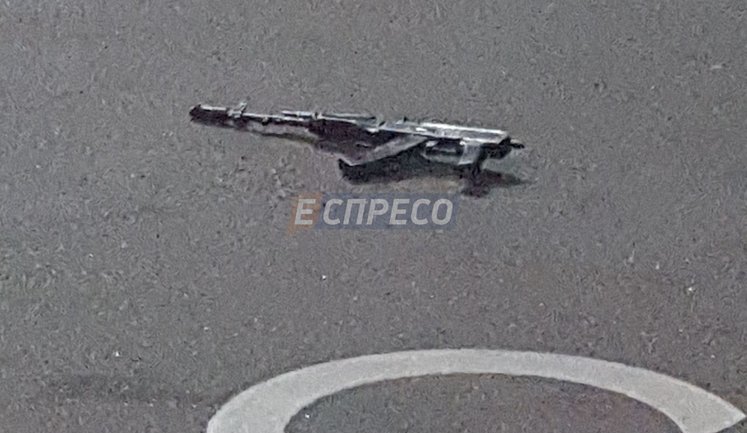 Неизвестные из автомата расстреляли мужчину на парковке ТЦ в Киеве ФОТОрепортаж