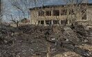 Наслідки влучання керованої авіабомби на територію дитячого садка.