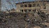 Наслідки влучання керованої авіабомби на територію дитячого садка.