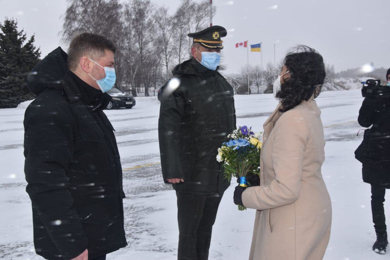 Министр обороны Канады Ананд прибыла в Киев 03