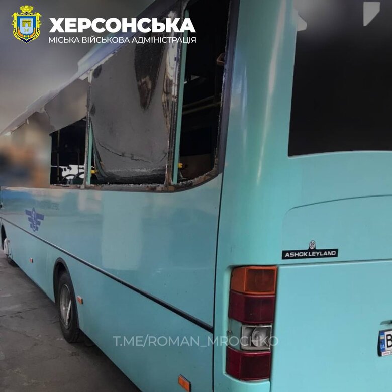 Впродовж дня загарбники тричі атакували з дронів громадський транспорт у Херсоні
