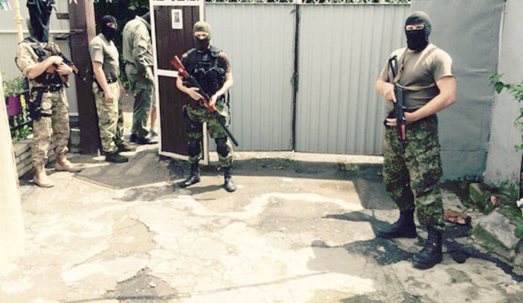 Two MPs tried to prevent searches in the premises of Oplot organized crime group in Kharkiv. PHOTOS