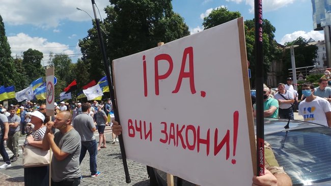 Після акції під ДБР багатотисячна хода попрямувала до Печерського суду на підтримку Порошенка і проти політичних репресій 20
