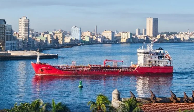 США послаблюють блокаду Куби: дозволено перепродаж венесуельської нафти для приватного сектора