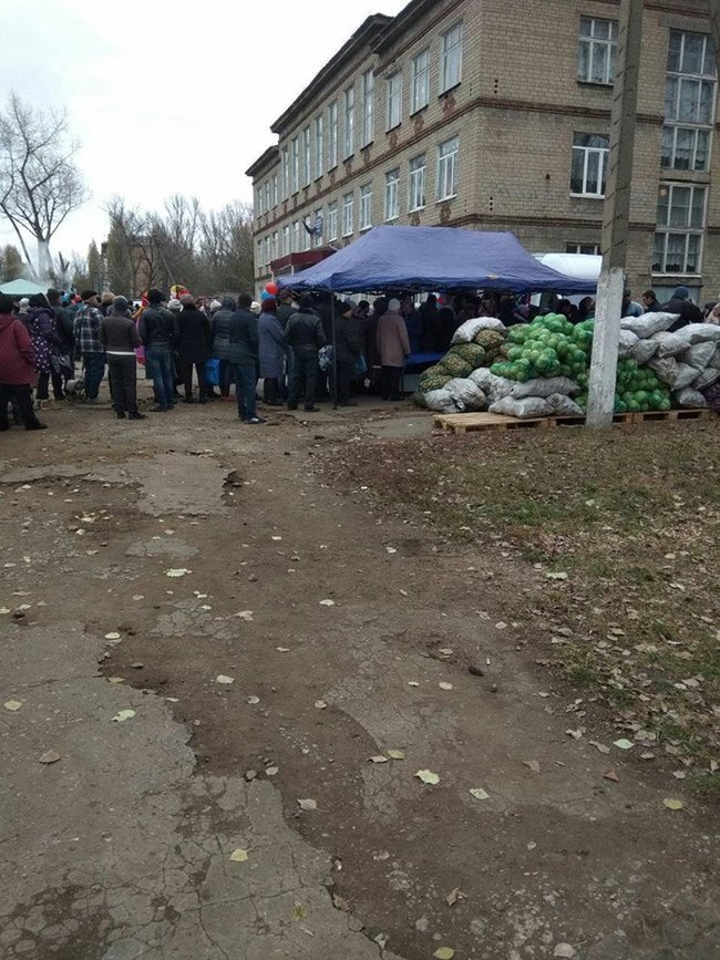 СБУ о выборах в ОРДЛО: На участки завезли дешевые продукты, самый популярный кандидат - Чак Норрис 01