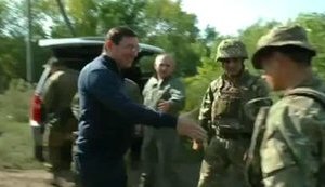 Окопы без креплений, перекрытия из веток, бронированные двери и окна украдены, - Луценко поручил проверить расход средств на фортификацию второй линии обороны. ВИДЕО