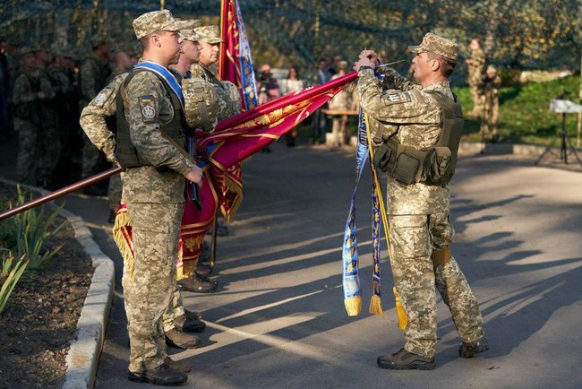 Україна підвелася на ноги, обтрусила пил і сказала ворогам: Не дочекаєтеся! - Зеленський на Донбасі 09 Україна підвелася на ноги, обтрусила пил і сказала ворогам: Не дочекаєтеся! - Зеленський на Донбасі 09