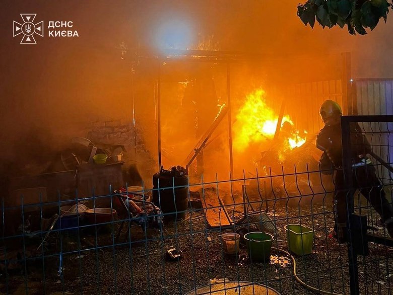 Russian attacks on Kyiv: fires broke out in two districts of the capital
