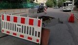 Через прорив труби в центрі Києва частково обмежено рух транспорту, - "Київводоканал". ФОТО