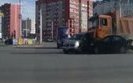 Груженный песком китайский грузовик протаранил 12 легковушек: "Тут авария. Атас!". + ВИДЕО