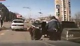 Назад в 90-е: водитель стал случайным свидетелем задержания троих вымогателей в Алчевске. ВИДЕО