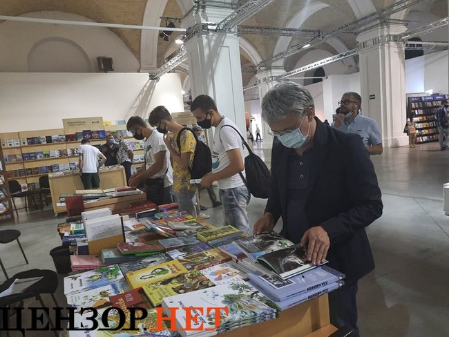 На Книжном Арсенале самой красивой книгой назвали детское издание Куда и откуда. Оно представит Украину в мировом конкурсе книжного дизайна 10