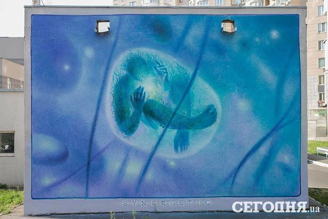 Вернулась привычная серость: на столичных Позняках исчез мурал, прозванный Матрица 01