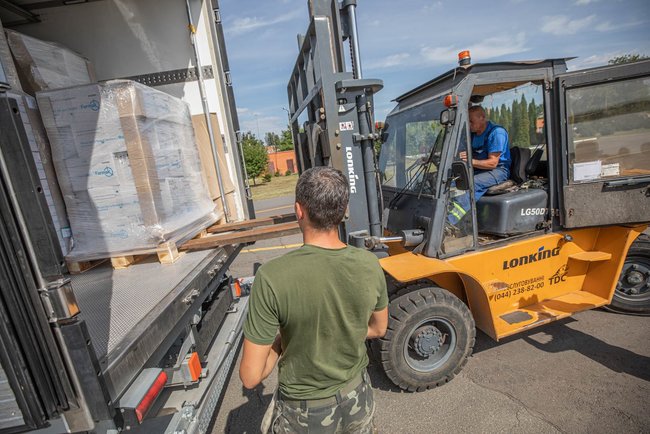 Ukraine sends five tonnes of humanitarian aid to Lebanon 09