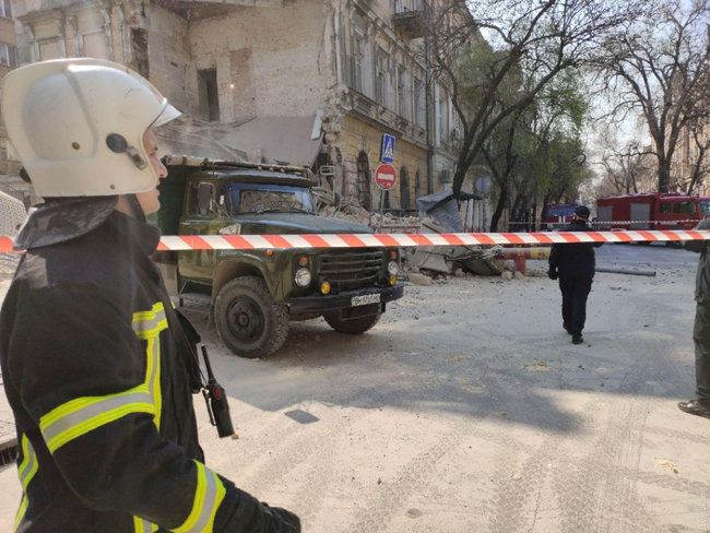 В центре Одессы обрушилась стена старинного дома 02
