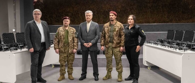 Порошенко передав 80 ОДШБр 15 нічних мавіків